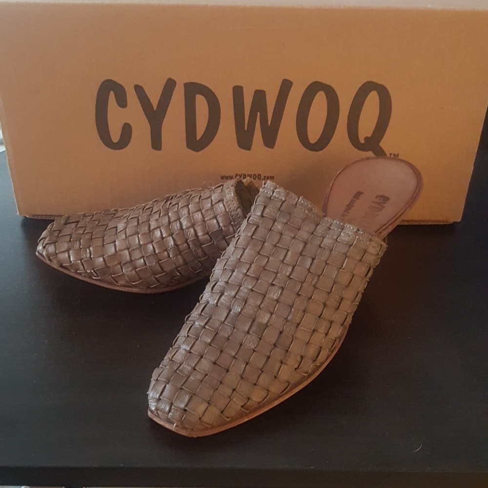 CYDWOQ EAST MEGR Hand Made Leather Shoes